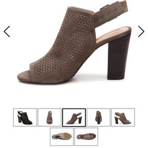 Tahari Margaret Sandal